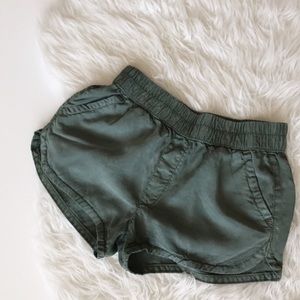 AMERICAN EAGLE OUTFITTERS • Green Lyocell Shorts